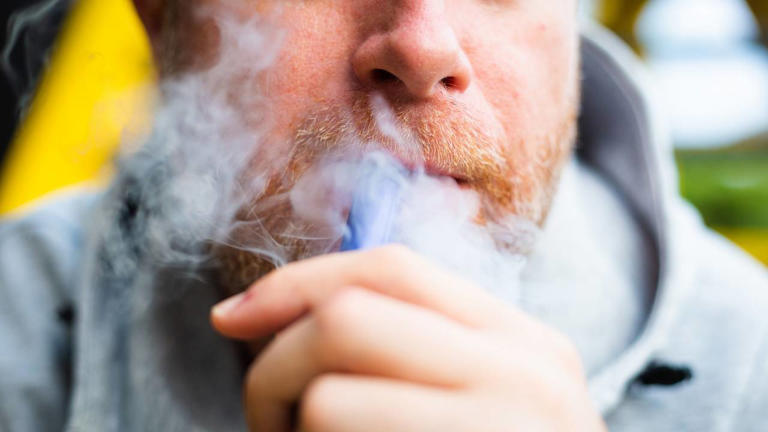 Scientists discover worrying impact vaping can have on lungs in just 24 ...