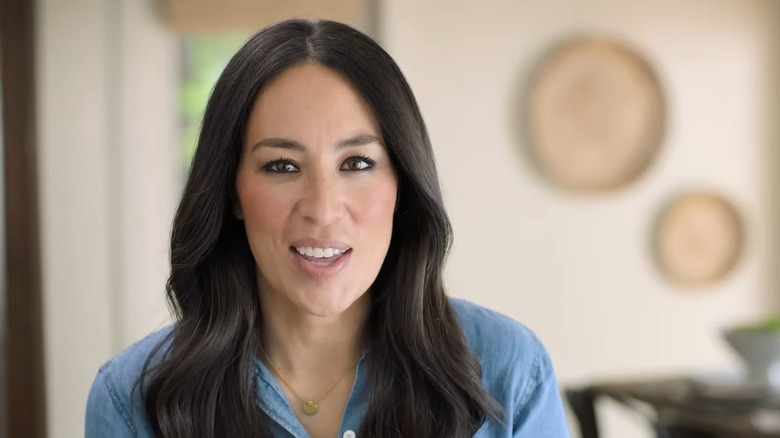 Recreate Joanna Gaines' $170 fall tapestry with a simple Dollar Tree hack
