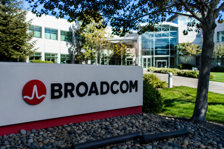 Broadcom stock analysis as fundamentals and technicals diverge: is it a ...
