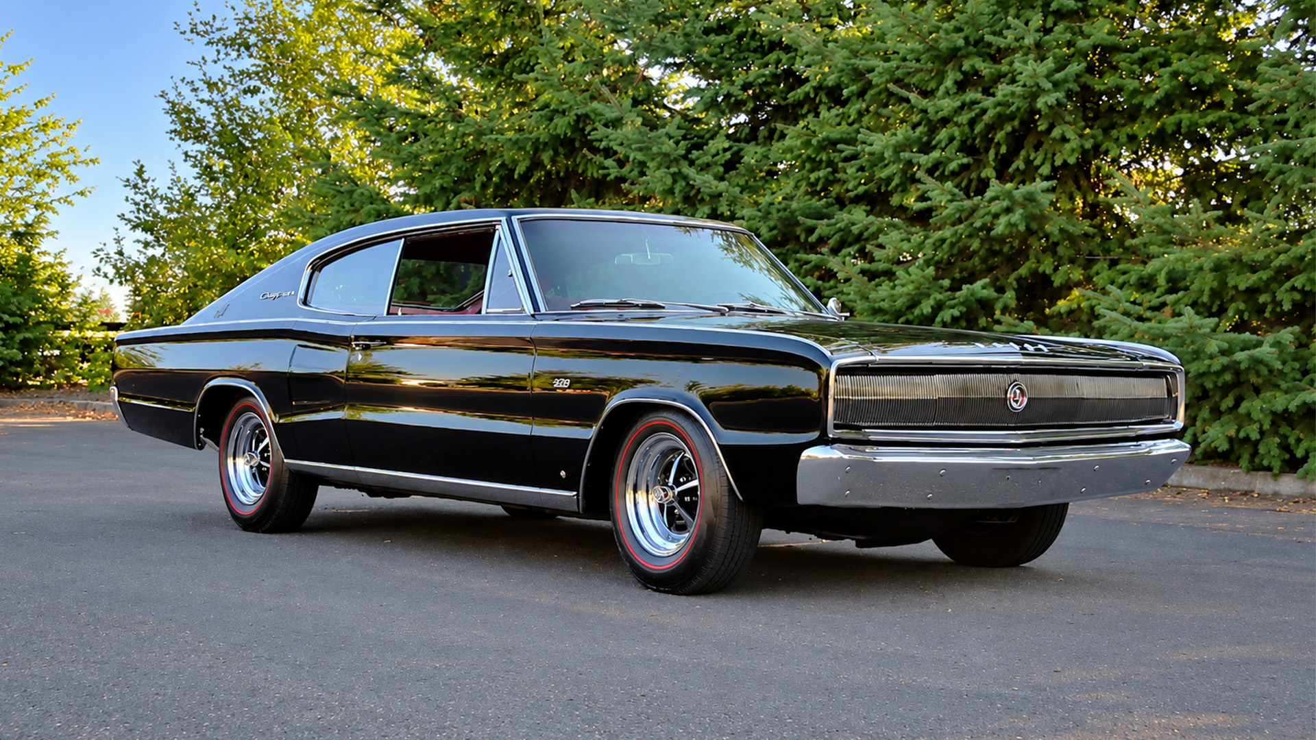 Reviewing the legendary 1966 Dodge Charger 426 Hemi with 425 HP