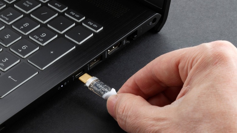Can you power a monitor by plugging it into your computer's USB port?