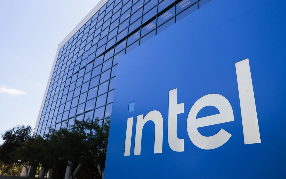 Intel debuts D270 GPU with record 480GB memory for AI inference