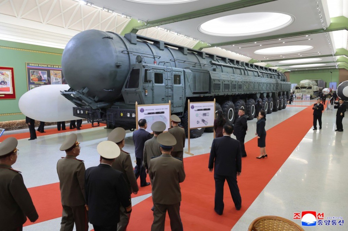 Kim Jong Un displays missile capable of hitting US