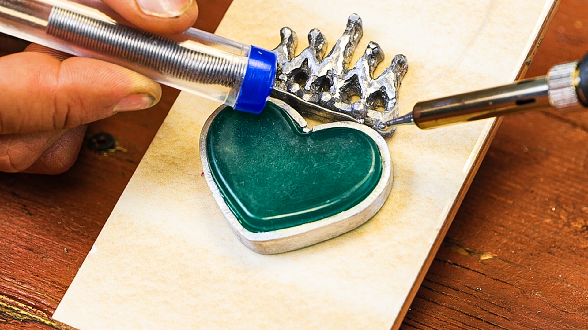 How to make a beautiful handmade jewelry gift for your mom