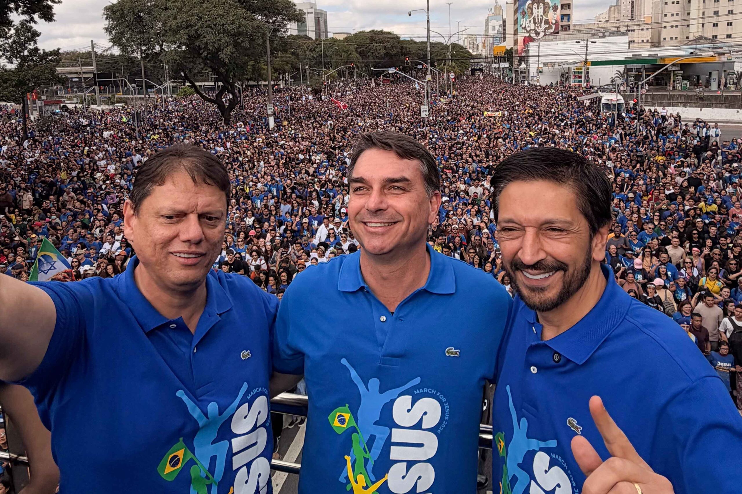 Flávio Bolsonaro e aliados em evento com grande público em São Paulo (Foto: Instagram)