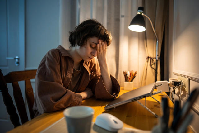 Perché il mal di testa arriva dopo una giornata stressante? I segnali ...