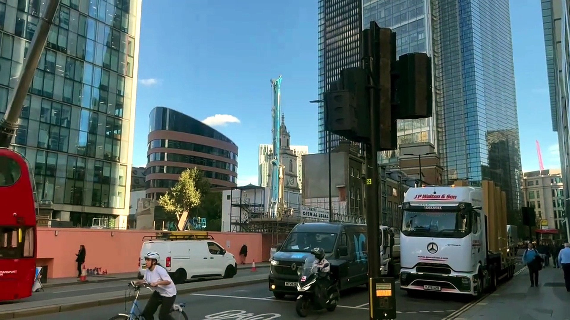 City of London gas leak: 4,700 evacuated as 200m cordon thrown up
