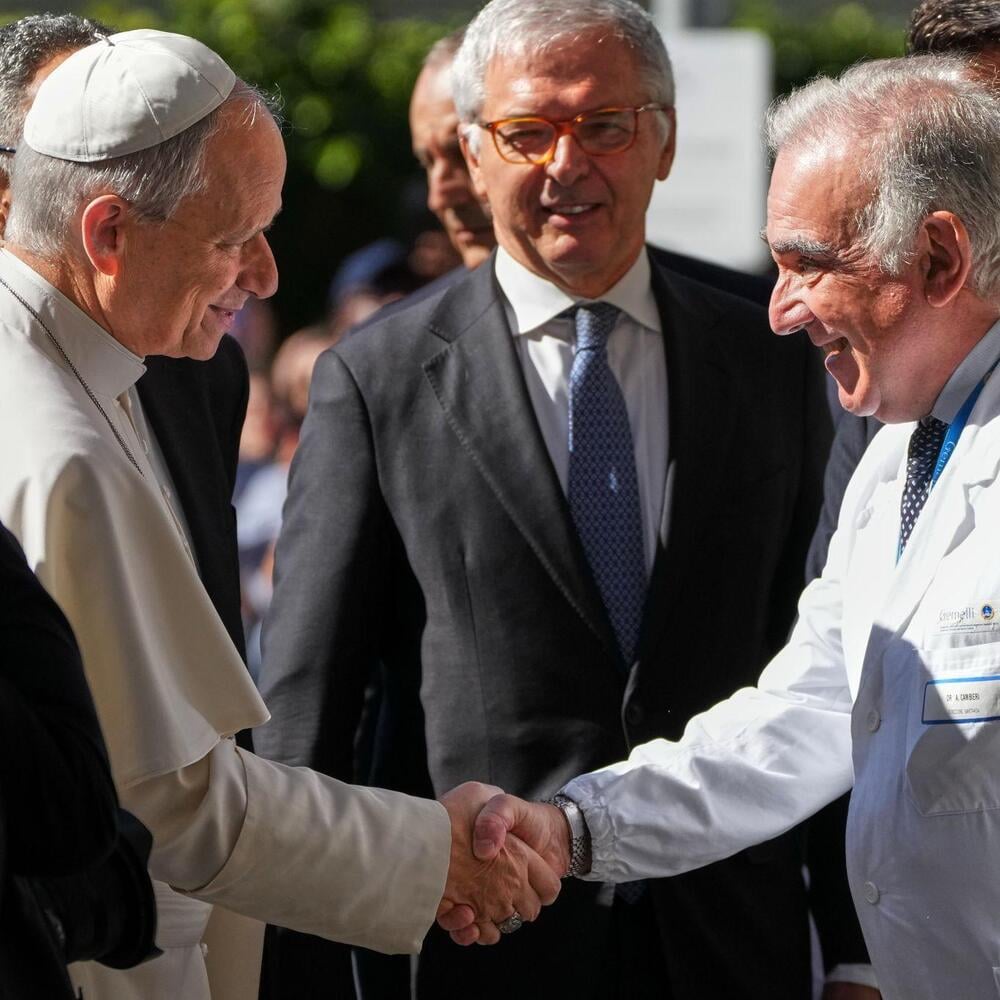 Eingriff soll noch am Nachmittag stattfinden: Papst Leo für Lungen-OP ...