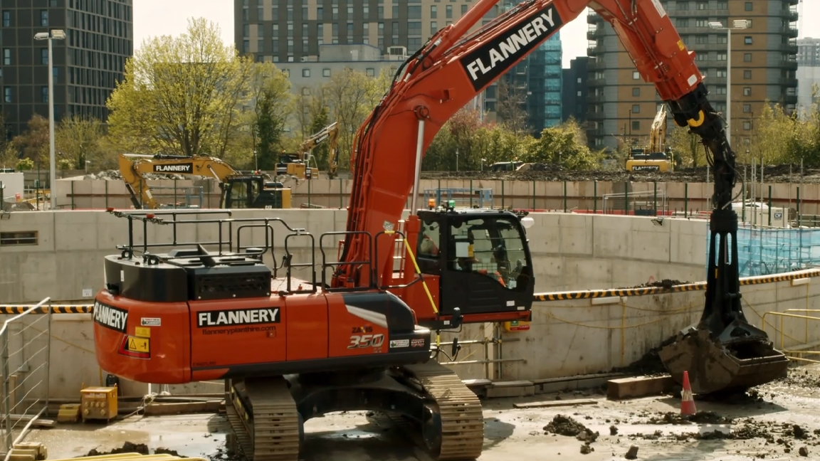Amazing 35-ton class excavator tackling extreme foundation excavation