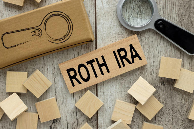 A $750,000 Roth IRA portfolio loaded with these dividend stocks pays ...