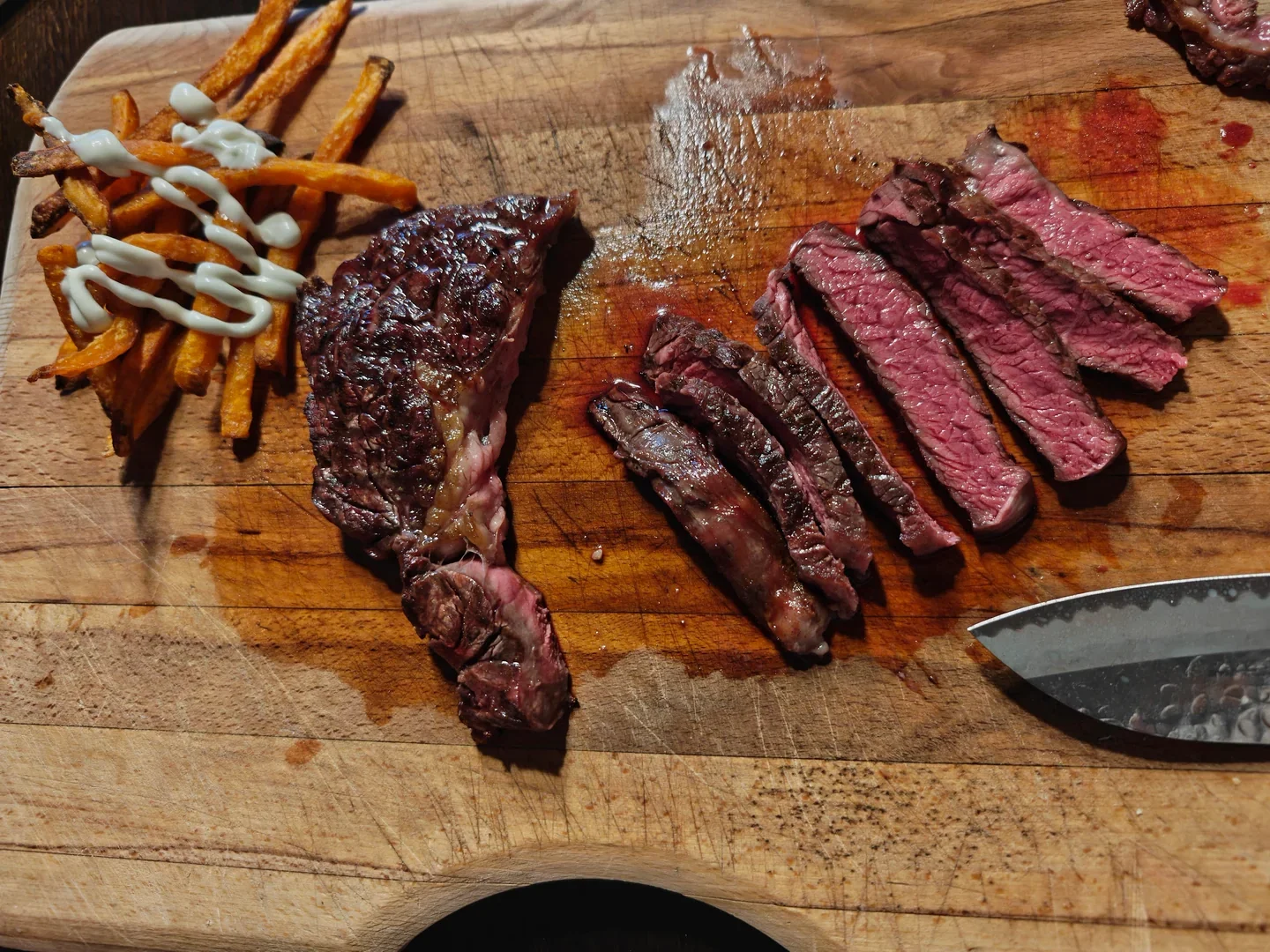 12 photos of perfectly cooked ribeye steaks
