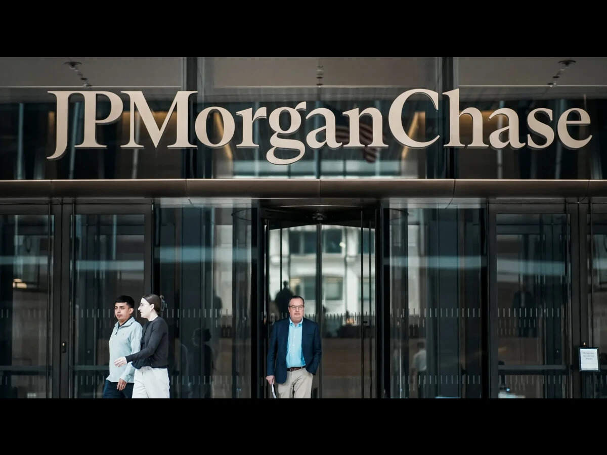 US banks post strong profits, but inflation and rate risks cloud outlook