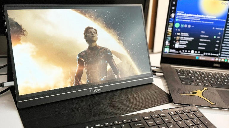 Can you power a monitor by plugging it into your computer's USB port?