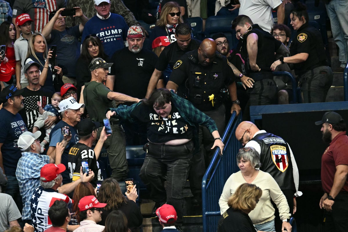 MAGA crowd pummels protester during Trump rally