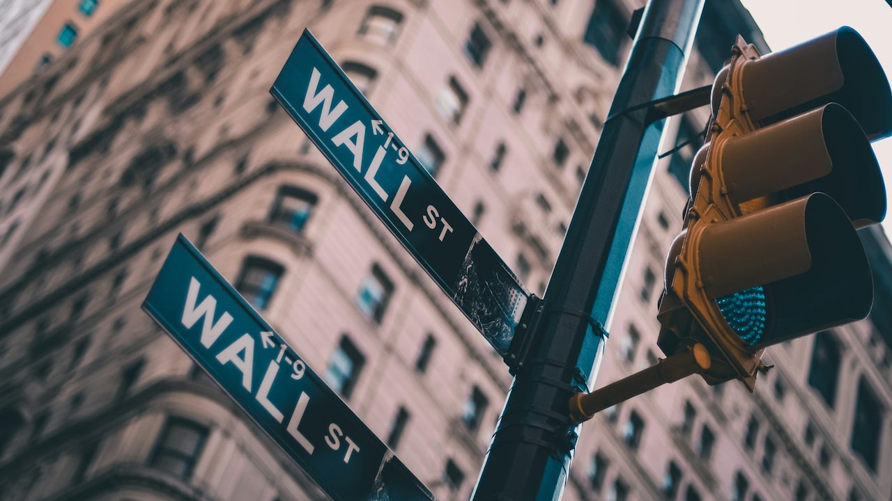 Wall Street headed for losing week? S&P, Dow futures trade flat as AI ...