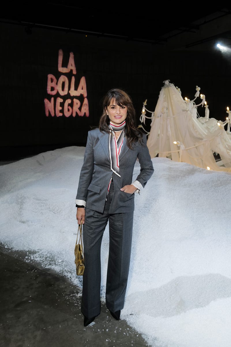 Penélope Cruz spices up her mod-inspired suit with a beret