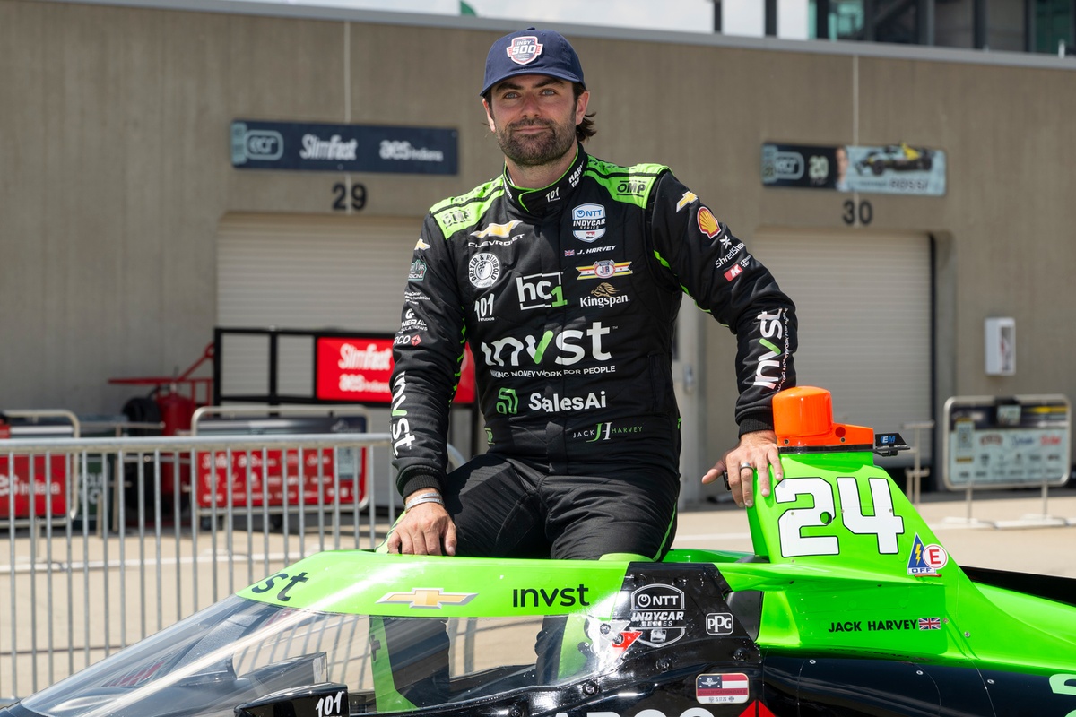 IndyCar driver Harvey announces cancer diagnosis