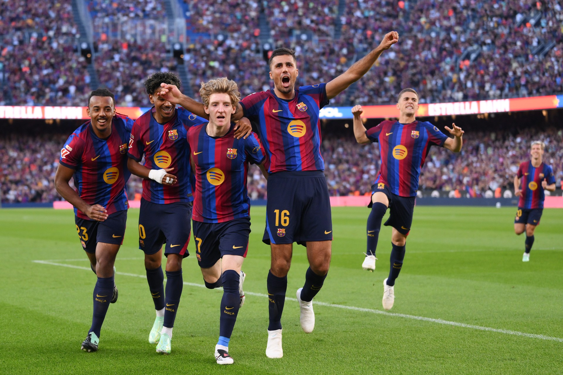 Barcelona are flying under Hansi Flick (Picture: Getty)