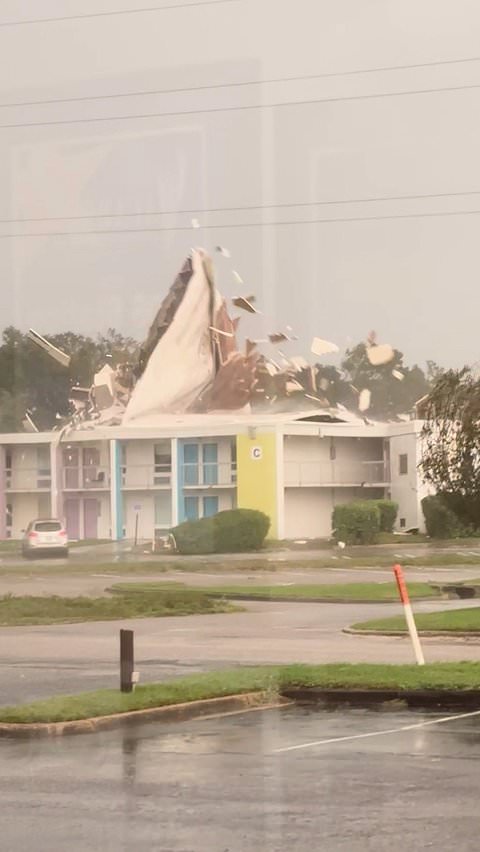 Hurricane Isaias winds rip roof off hotel in Pensacola, Florida