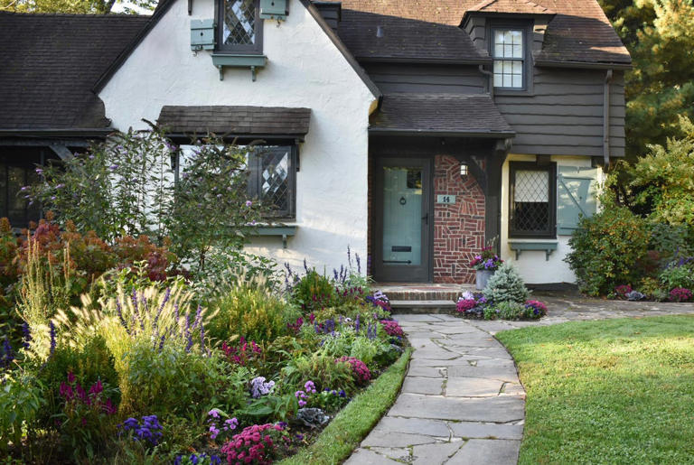 12 weekend landscaping projects that'll boost your curb appeal ...
