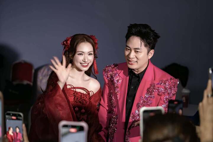 Hòa Minzy góp mặt trong concert kỷ niệm 25 năm ca hát của Tùng Dương