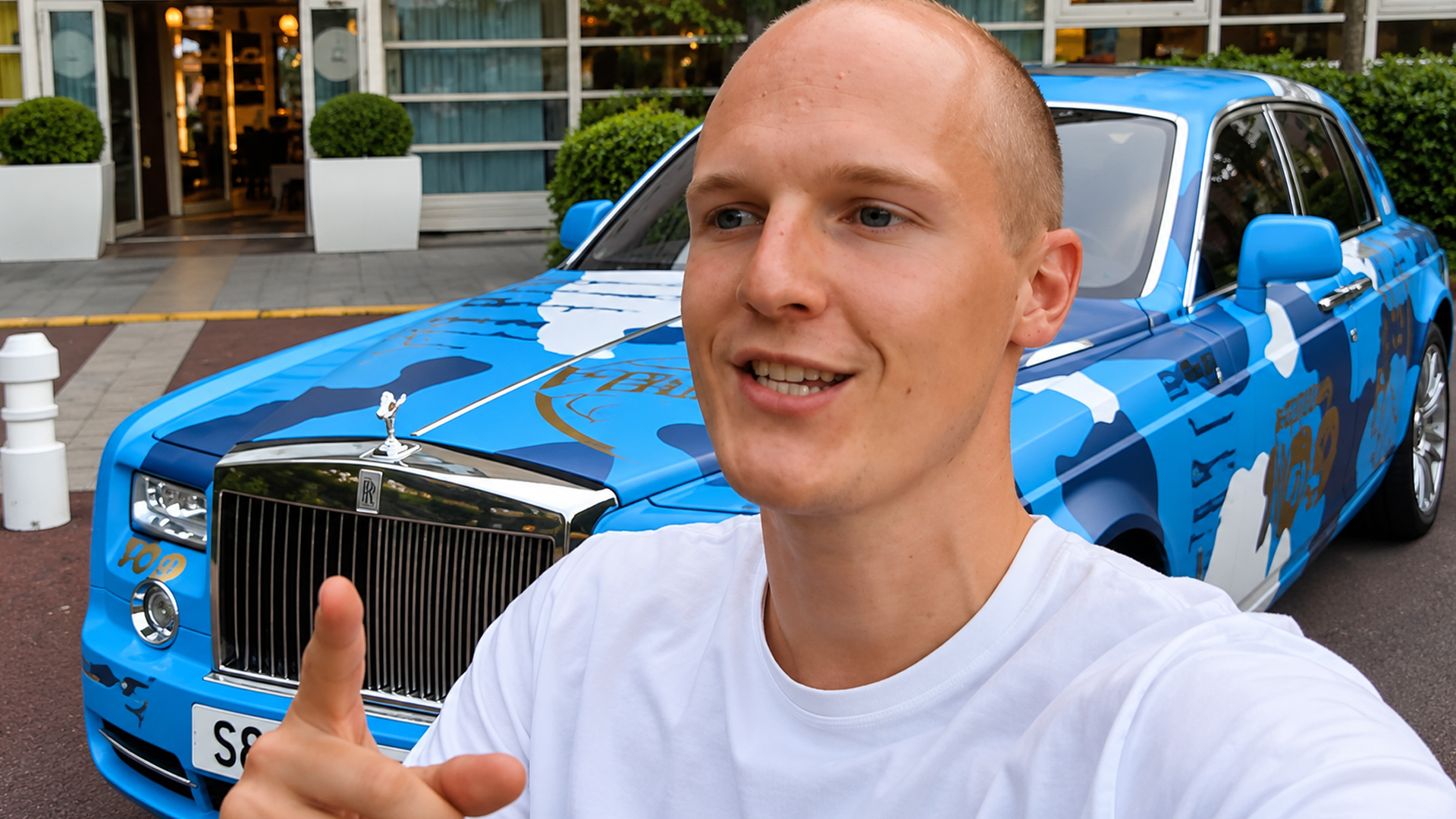 Transporting models in a Rolls Royce: Modball Rally challenge