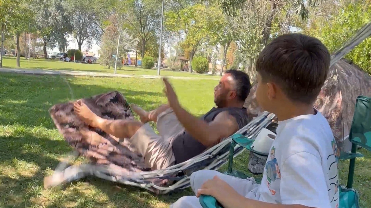 Hammock break leads to unexpected plunge for relaxing man