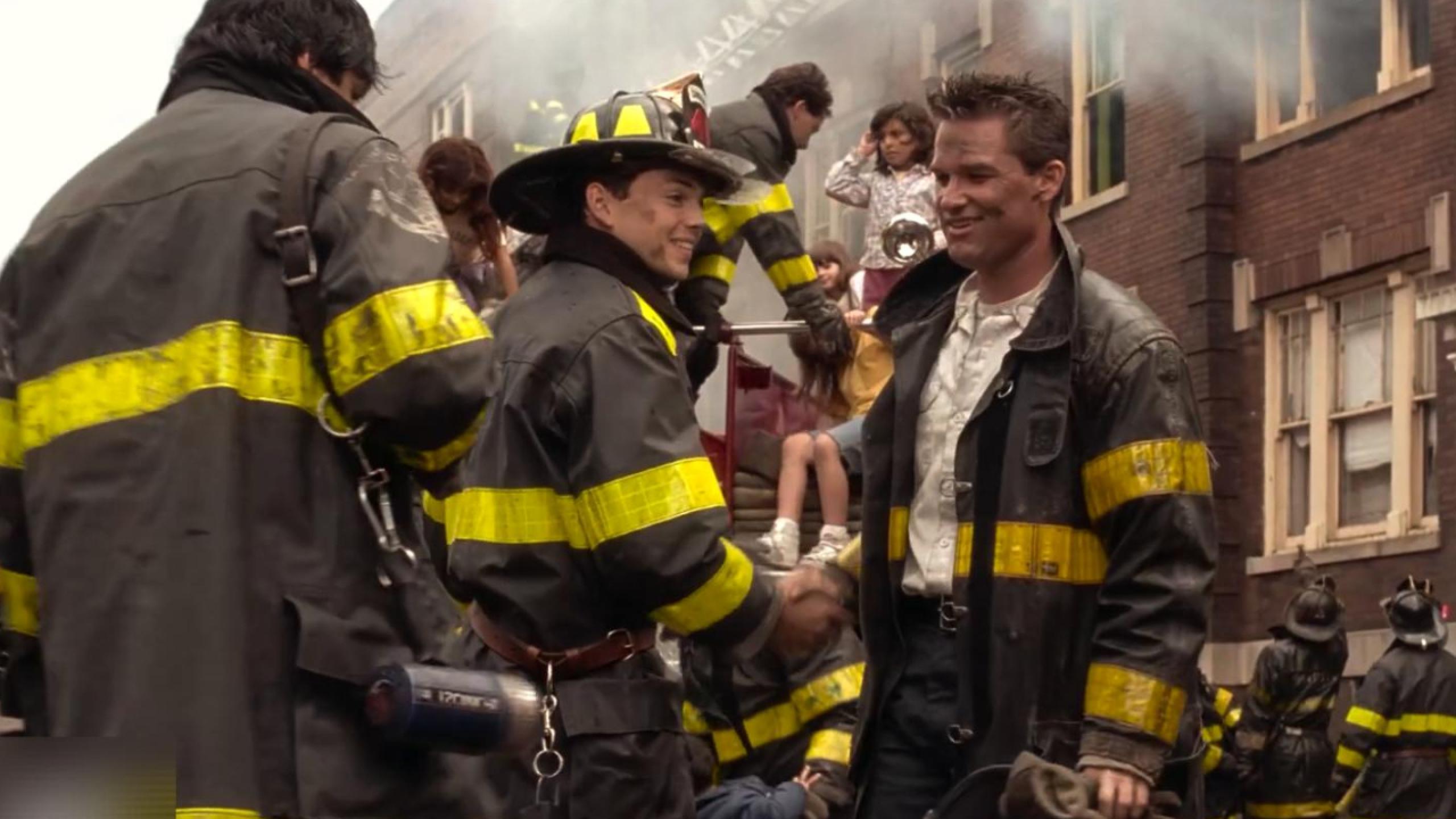 A fearless firefighter braves an inferno in Backdraft (1991)