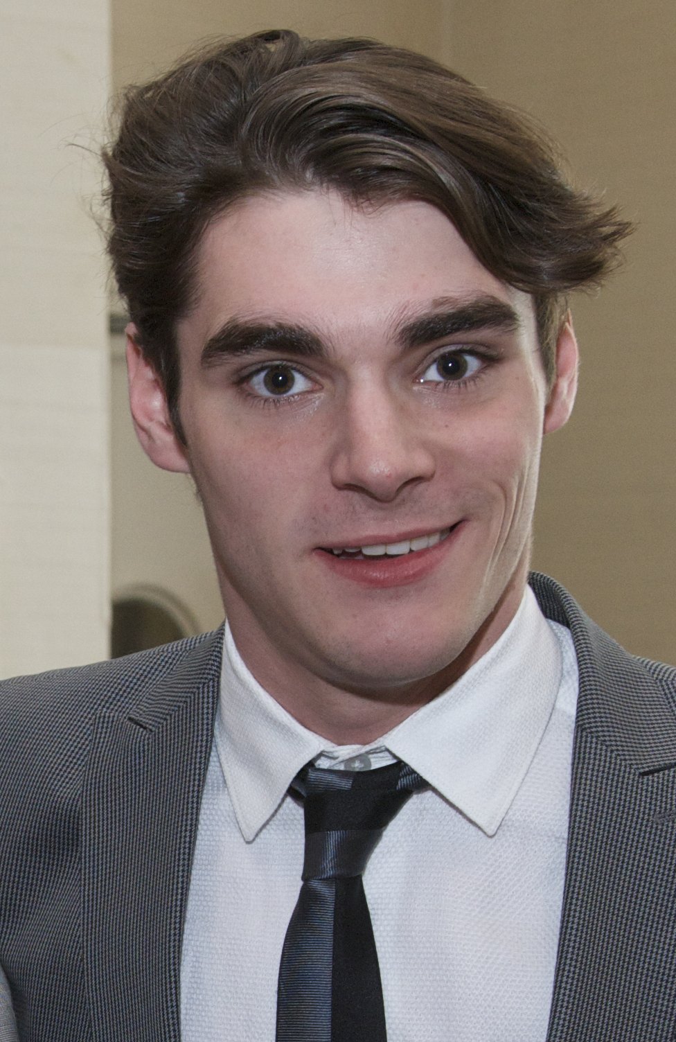 Breaking Bad actor RJ Mitte dead at 34, publicist confirms suicide