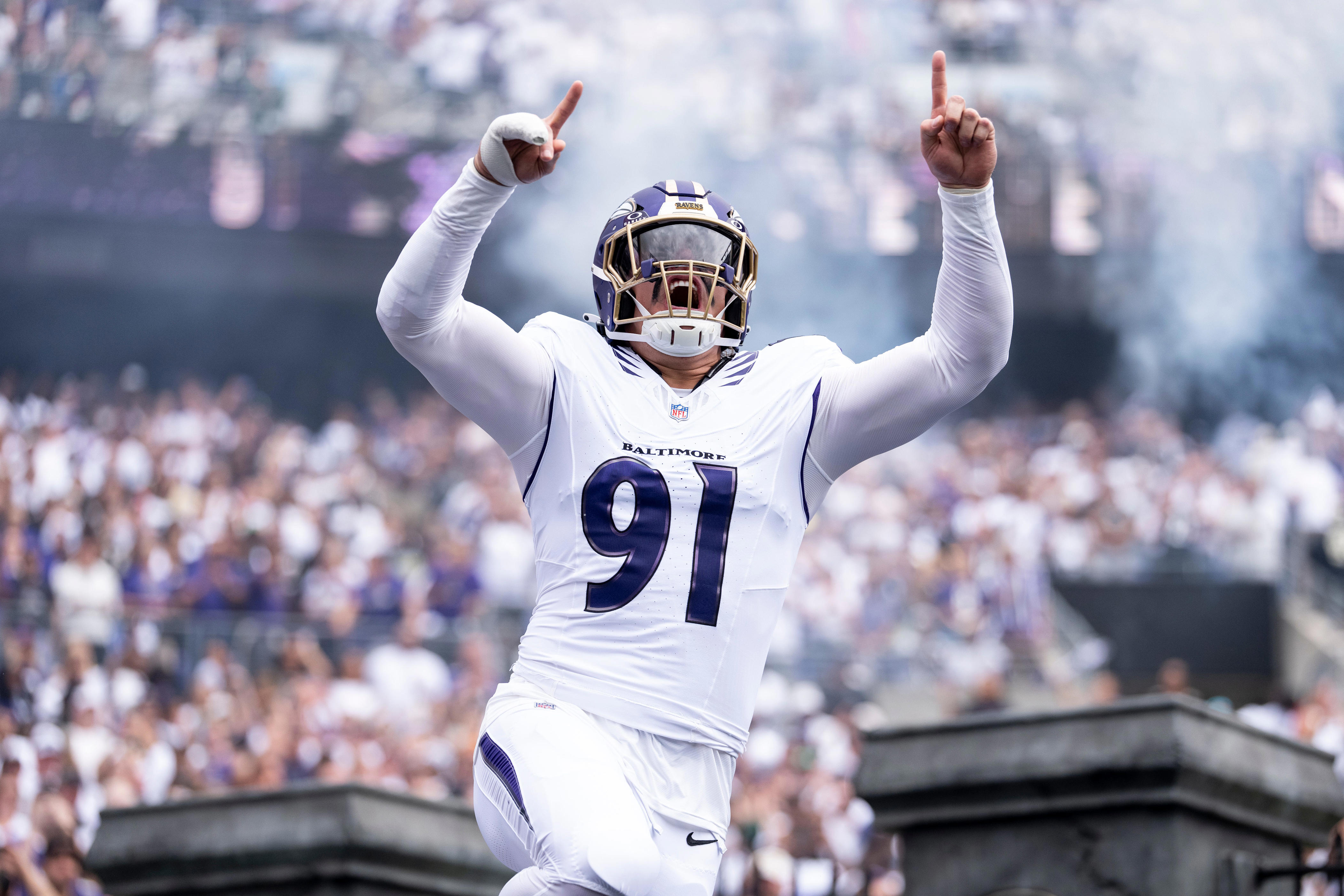 Ravens' young edge rushers earn praise as Trey Hendrickson nears return