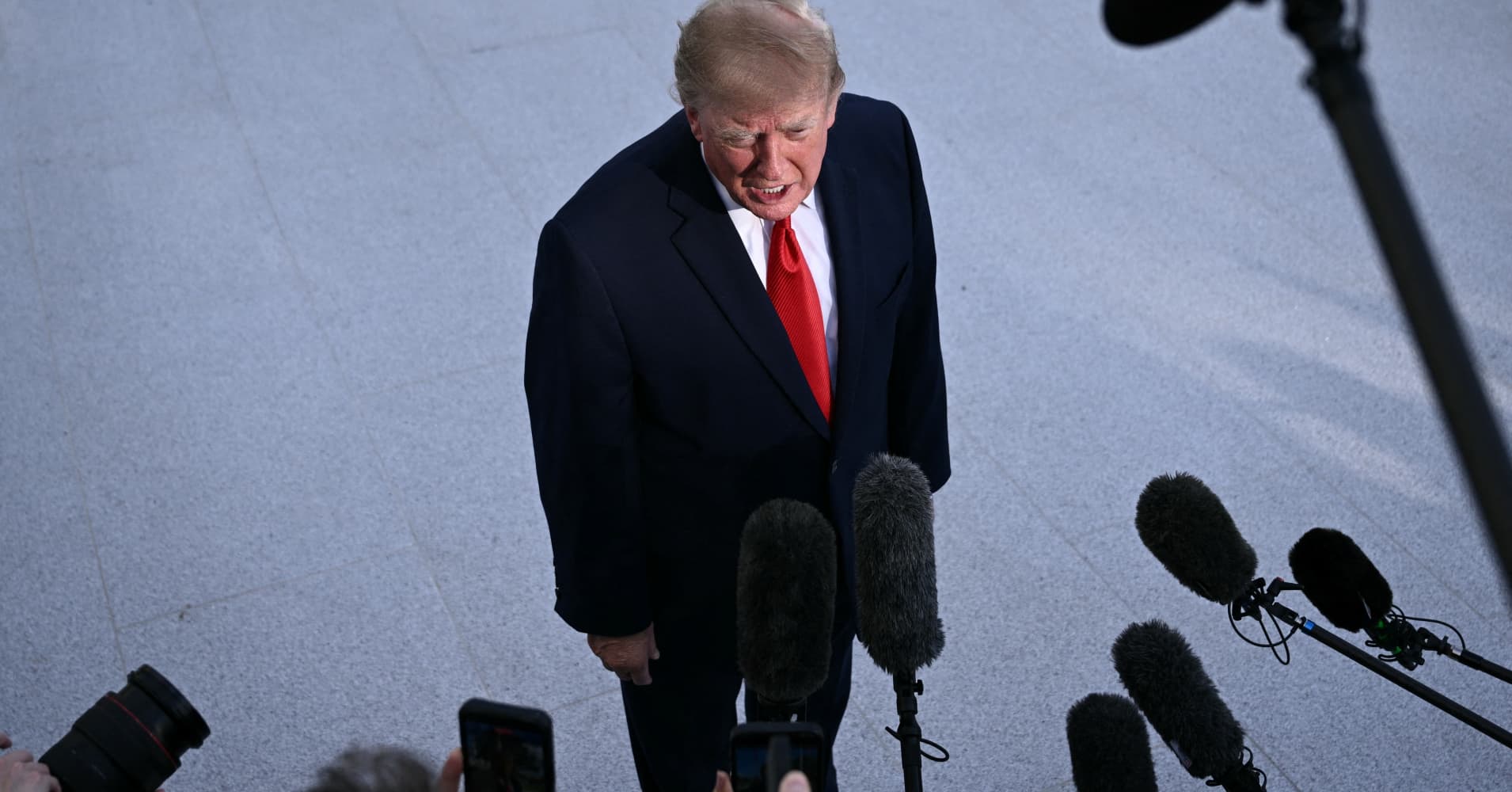Judge extends block on Trump White House ban of MS NOW, CNN and Politico