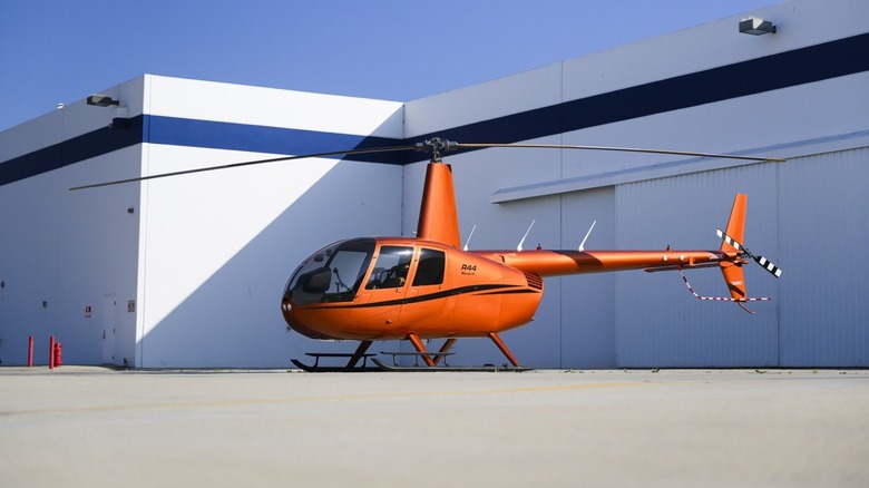 Why do Robinson helicopters have such tall masts?