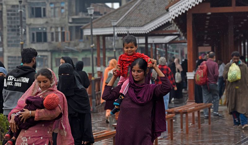 Snowfall in hills, rains lash valley