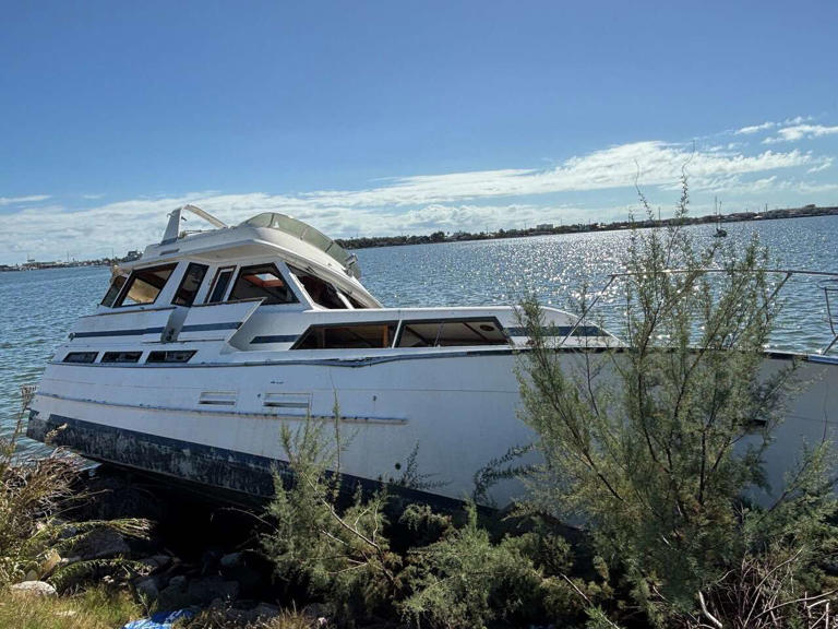 Abandoned yacht near Galveston I-45 exit finally being hauled off