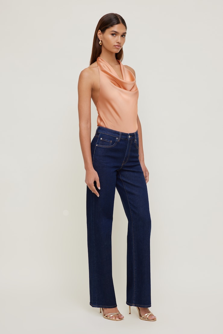 Ce jean qui allonge la silhouette sera le plus tendance de l’hiver 2026 ...