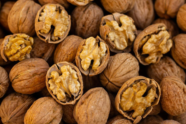 A handful of walnuts a day may make your diet less inflammatory