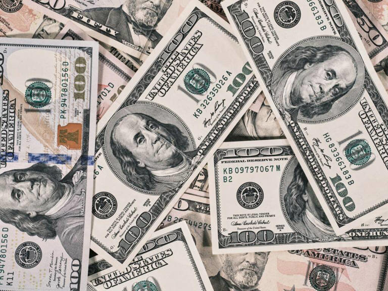 Median net worth hits $215,900 in the Fed’s new survey