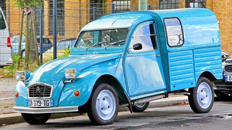 Citroën 2CV Fourgonnette concept puts a box on the bubble car, just ...