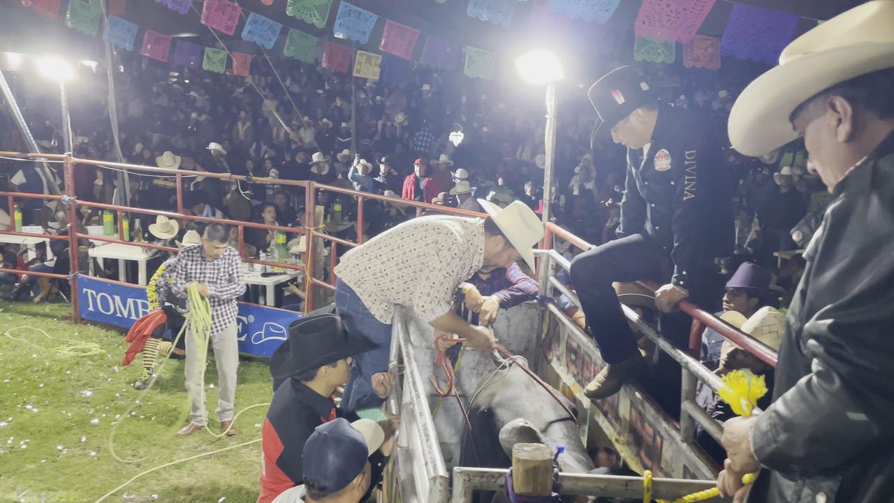 Mexico: San Miguel Topilejo jaripeo tradition - 74053408