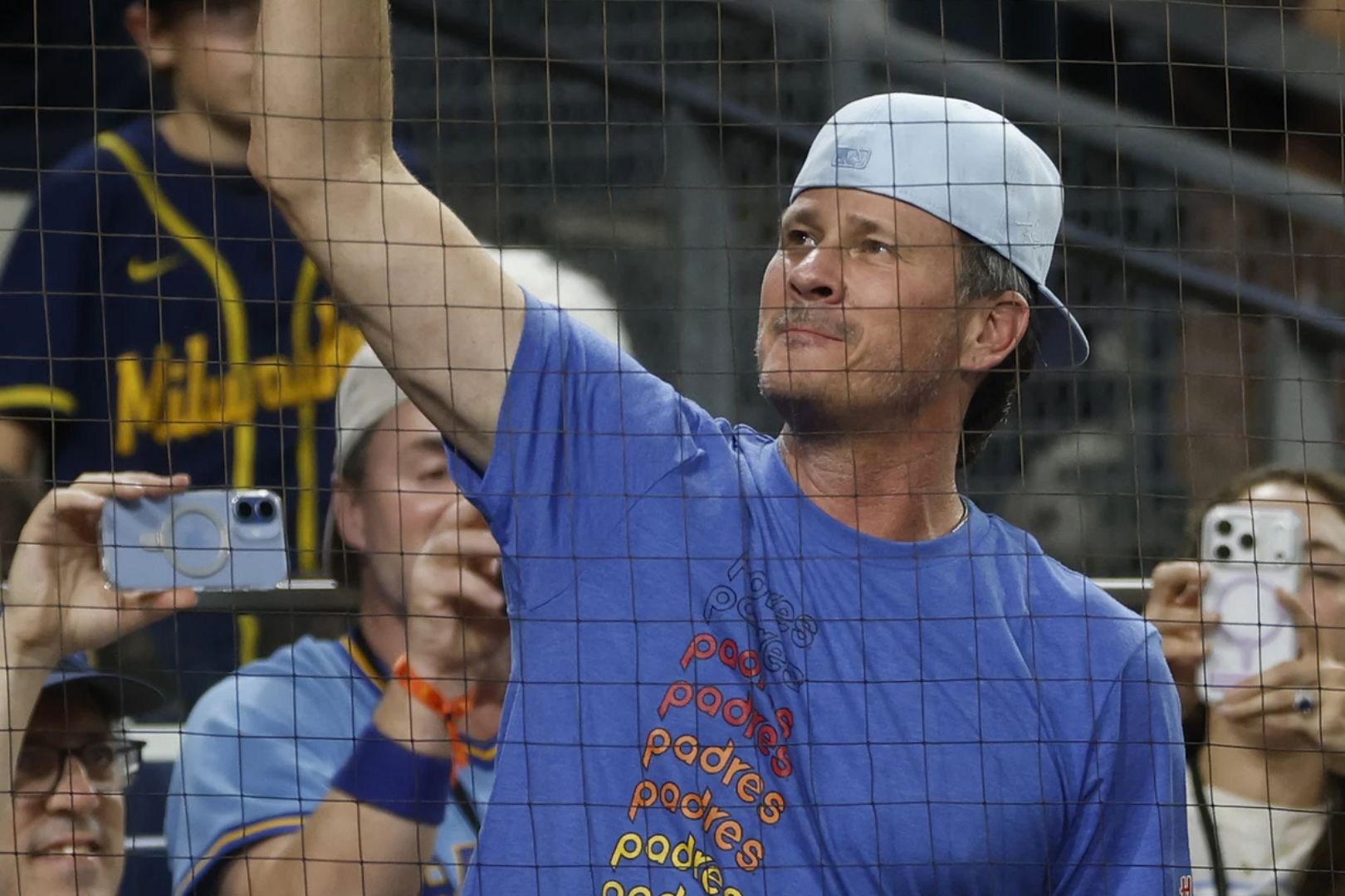 Tom DeLonge gets teary-eyed as San Diego Padres crowd sings Blink-182 ...