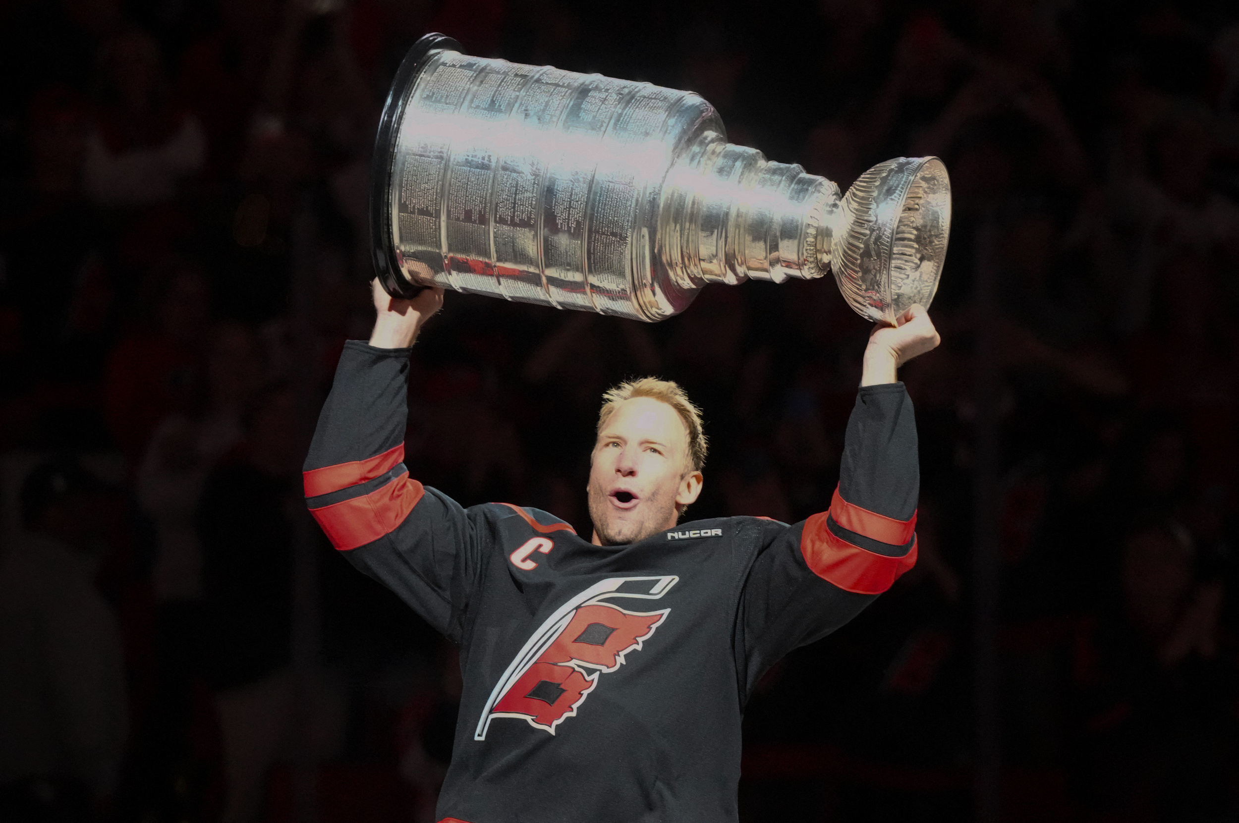 Jordan Staal suffers 'freak injury' in pre-game skate, out 1-2 months