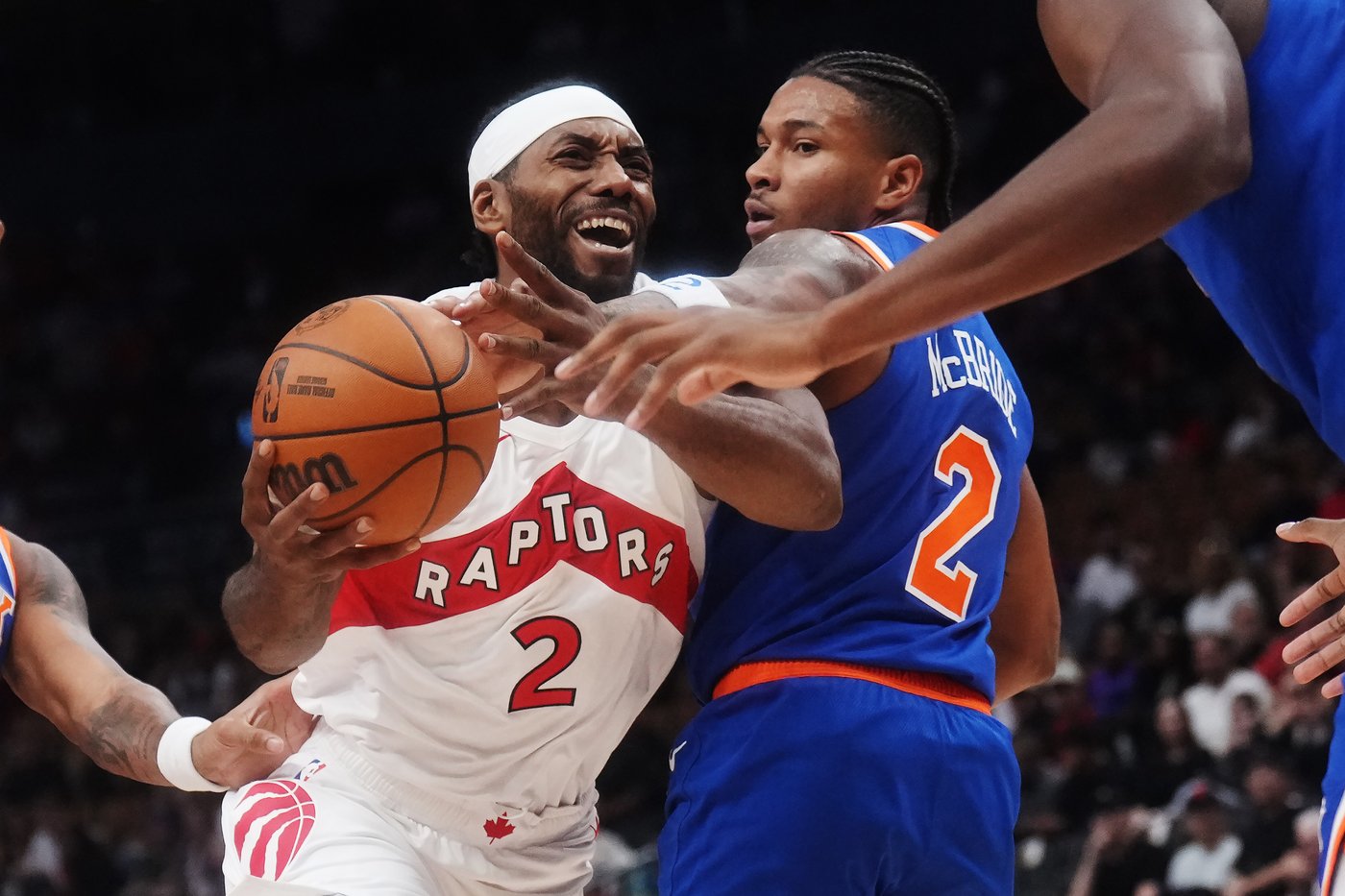 Leonard fits right in with new Raptors teammates as Toronto romps past ...