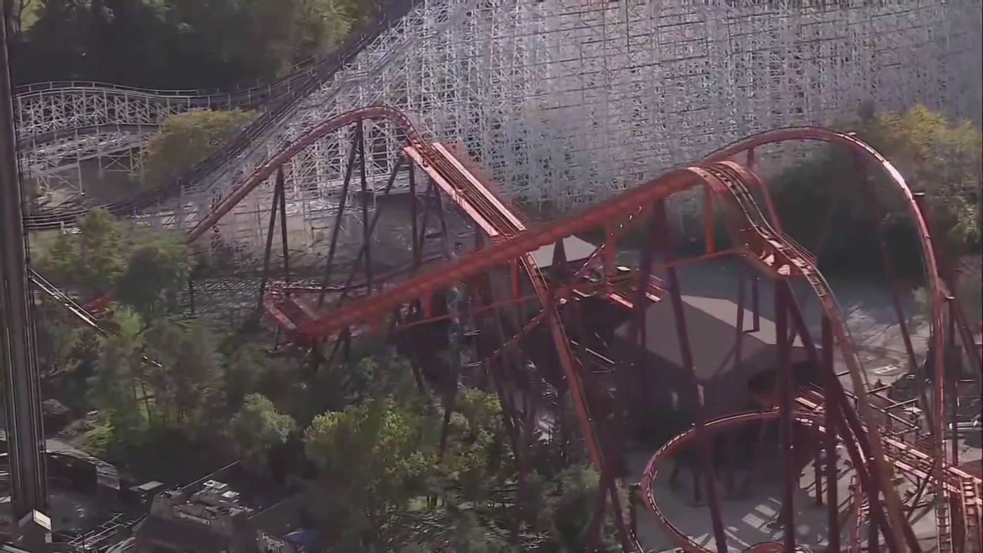 Six Flags Great America temporarily closes roller coaster after fatal ...
