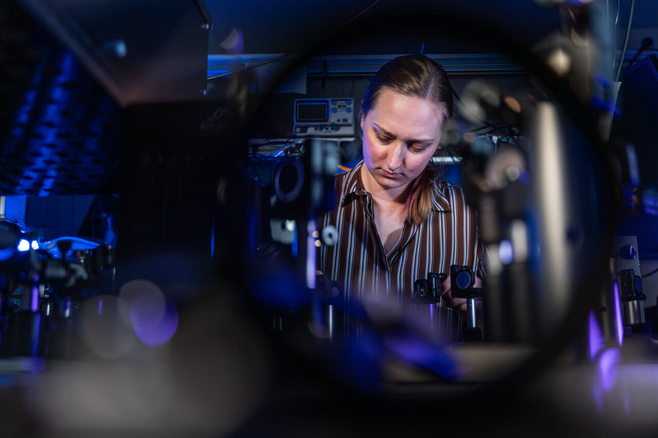 Ultrashort laser pulses offer a new way to probe electrons' quantum ...