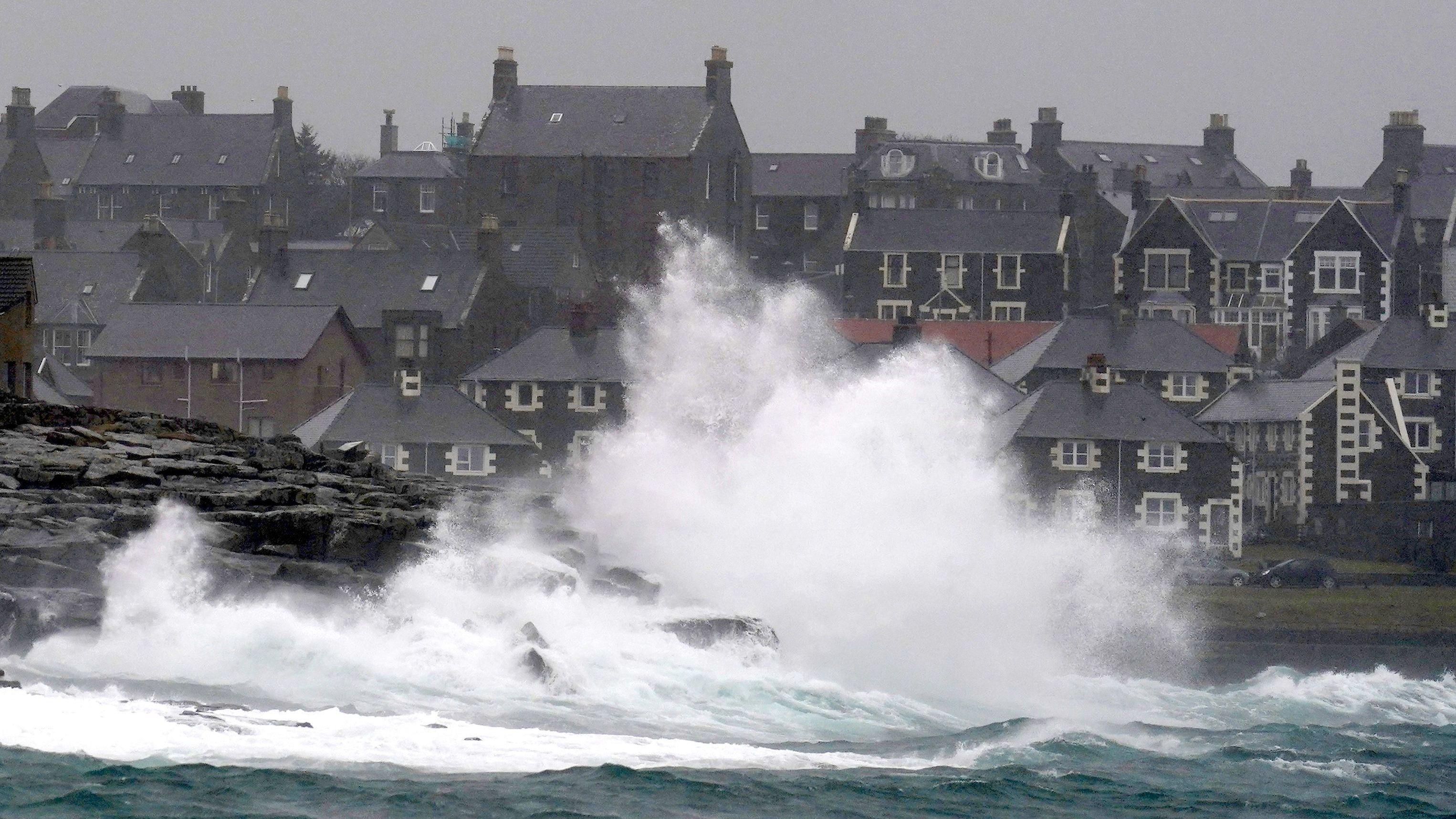 Gales and heavy rain to impact UK as yellow wind warning issued