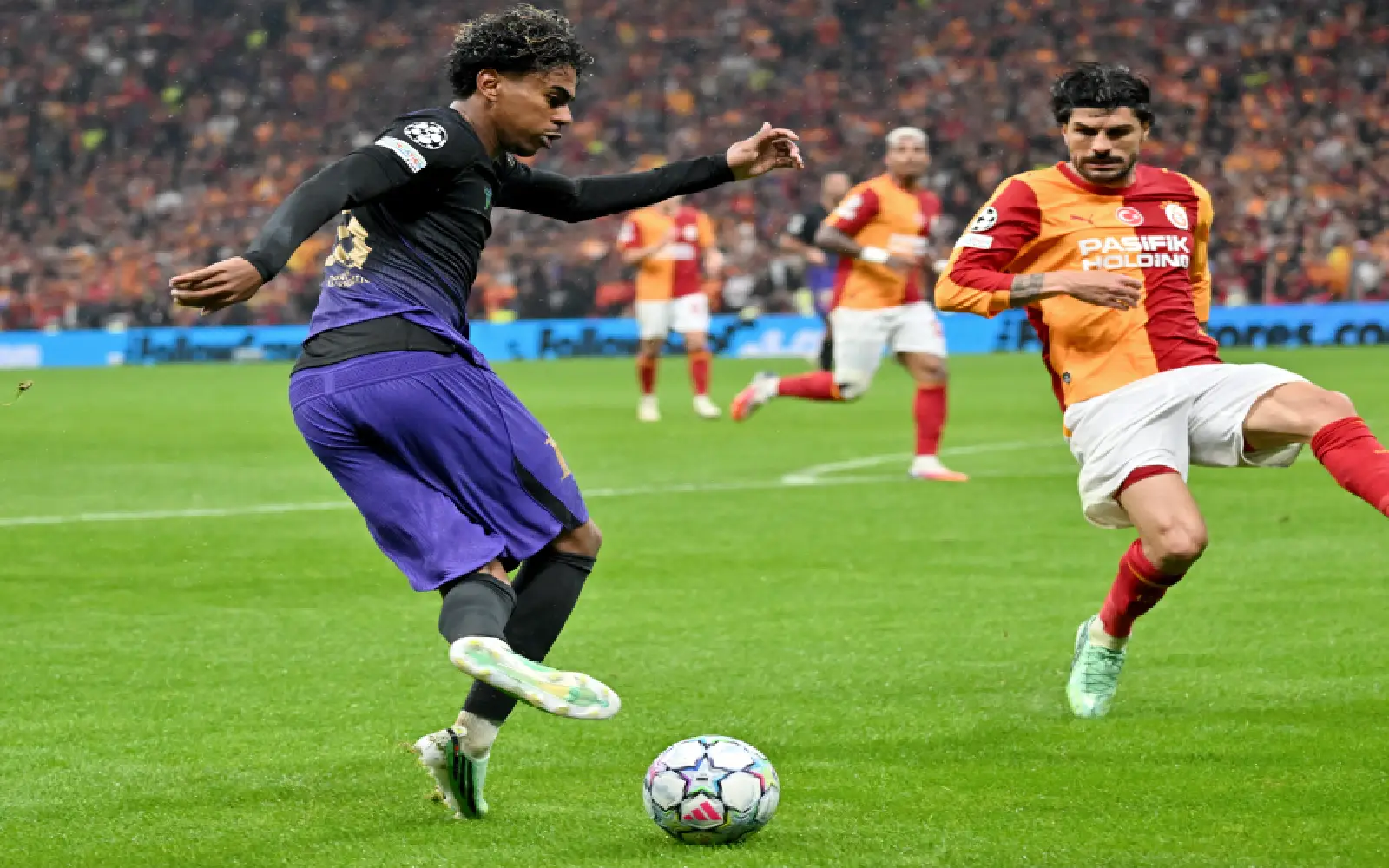 Yamal stays cool at boiling Galatasaray to lift Barcelona to victory