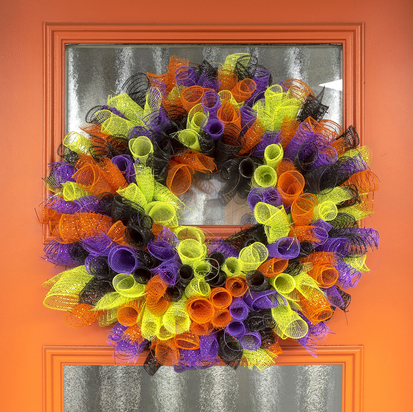 Make a mesh Halloween wreath in three simple steps!