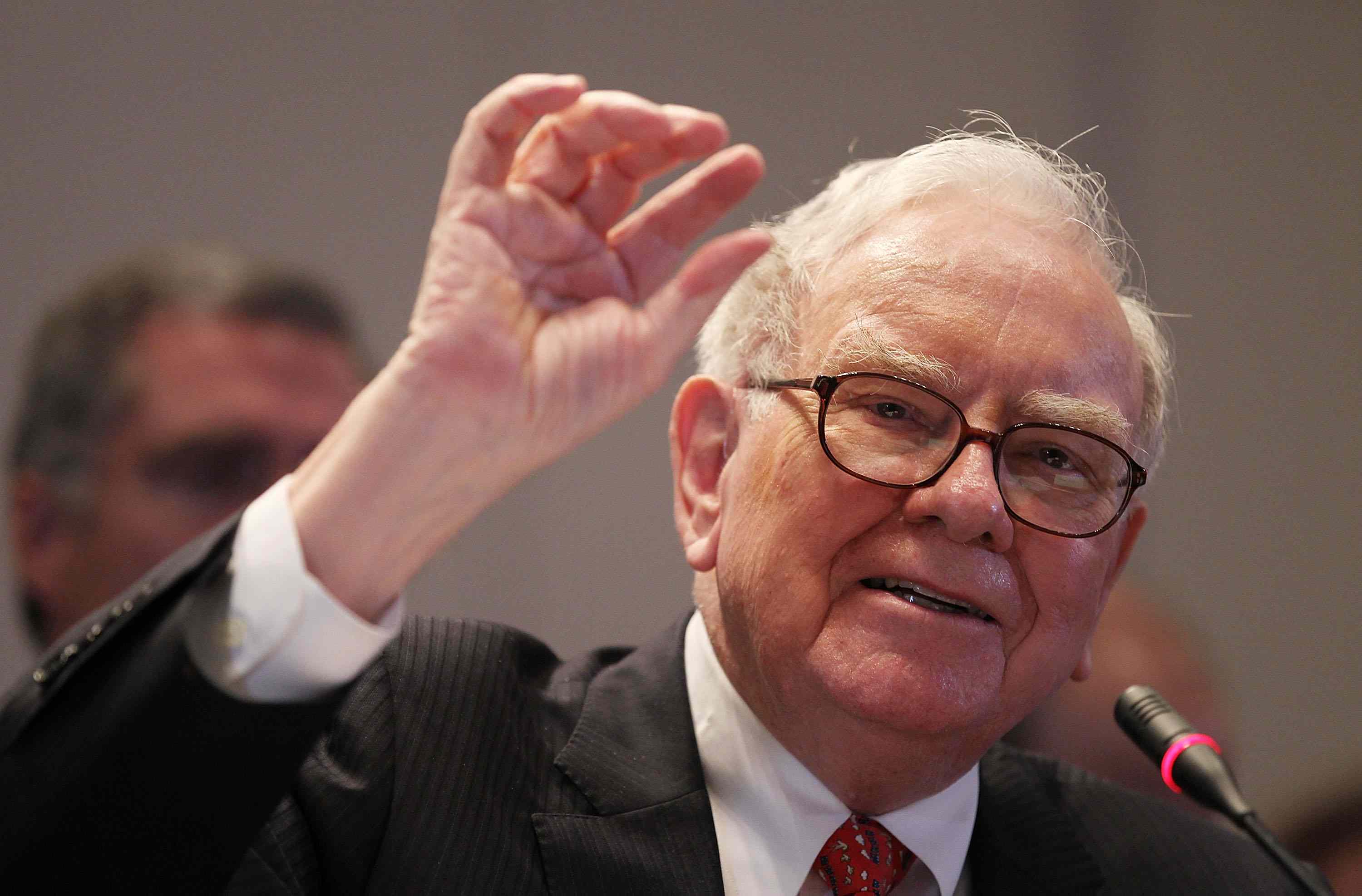 How Warren Buffett handles market downturns—and what investors can ...