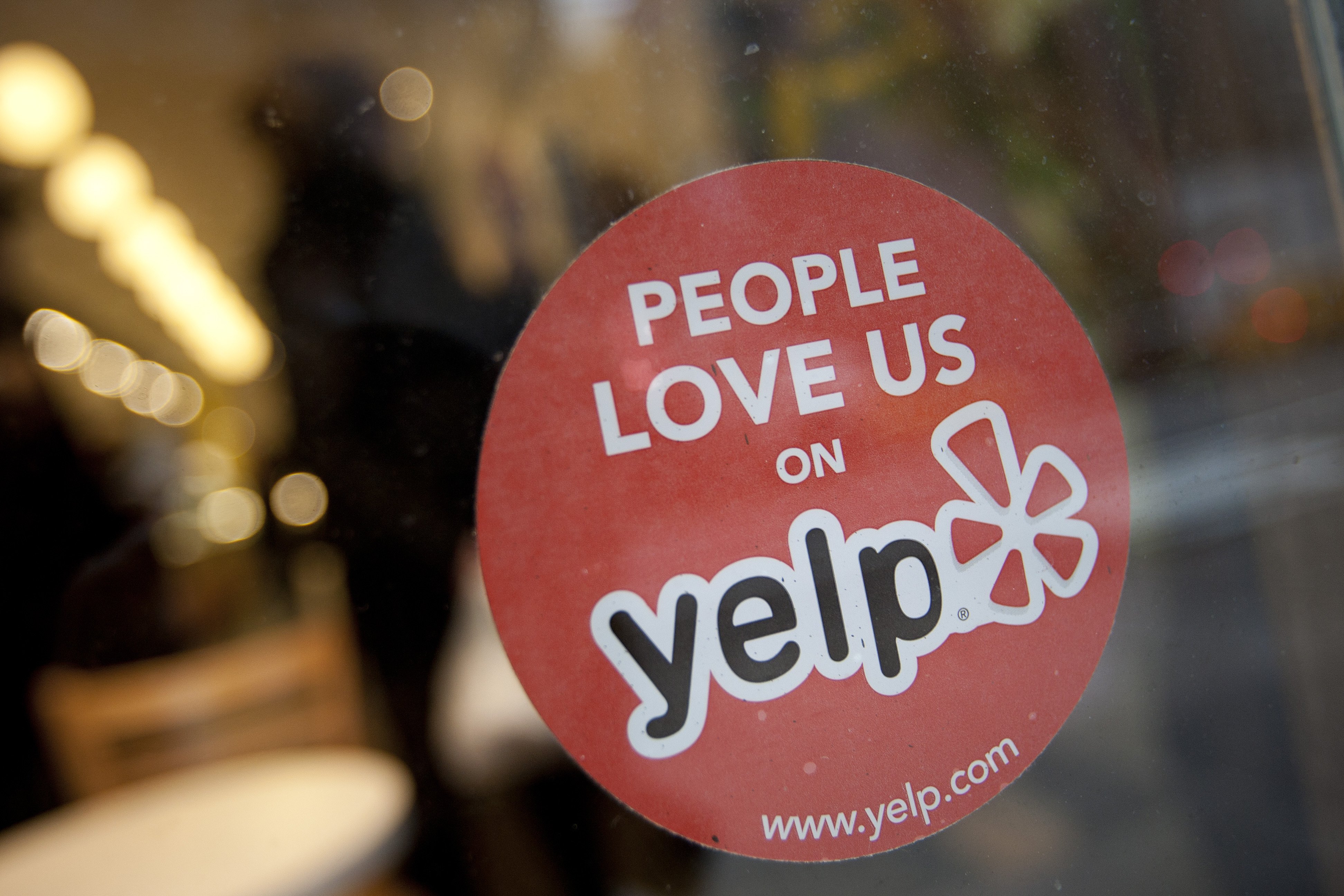 Yelp pauses reviews for Brooklyn shop at center of Kelly Clarkson feud