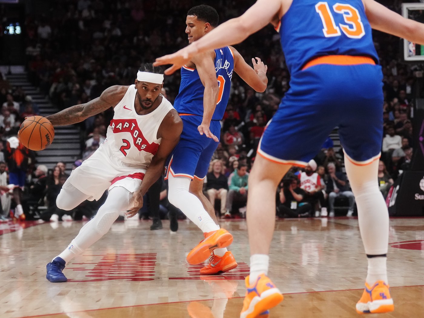 Leonard fits right in with new Raptors teammates as Toronto romps past ...